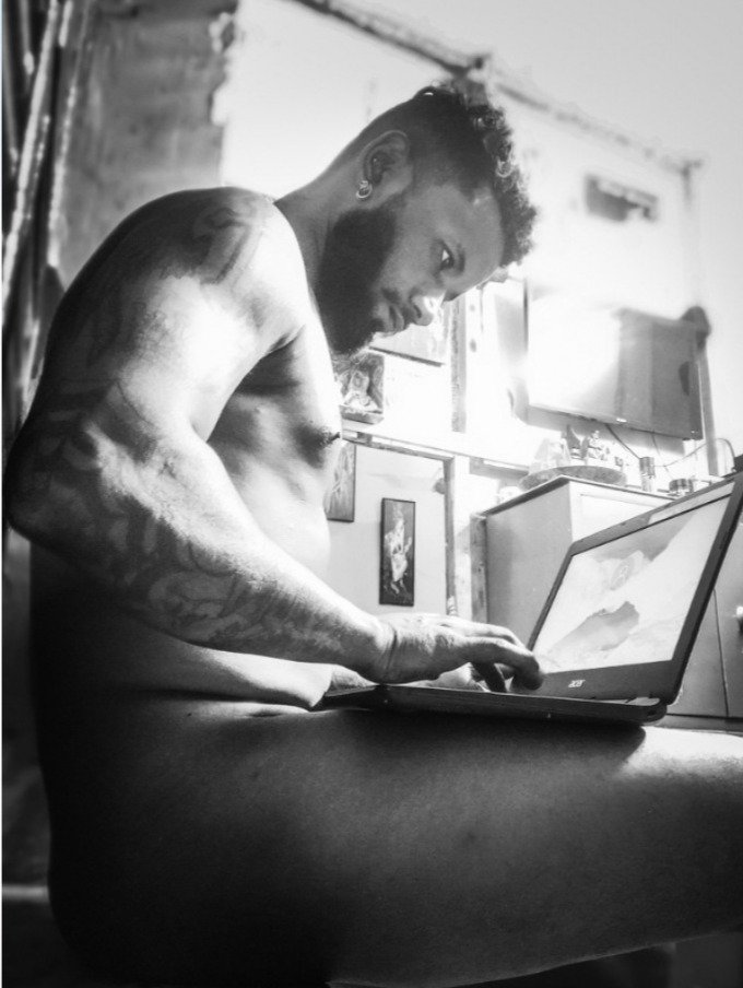 Indipendent male escorts here