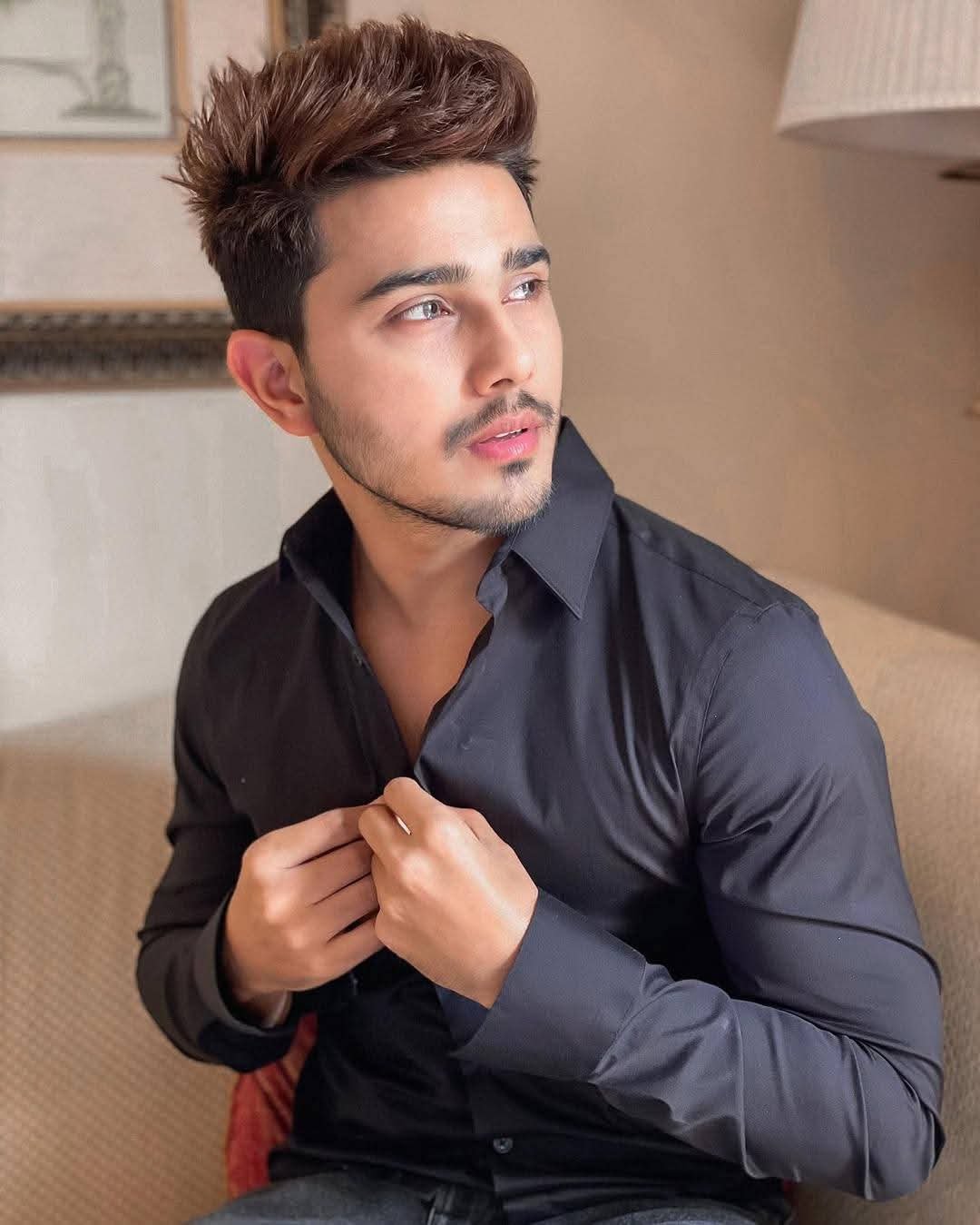Hello girls and couples callboy available in allahabad