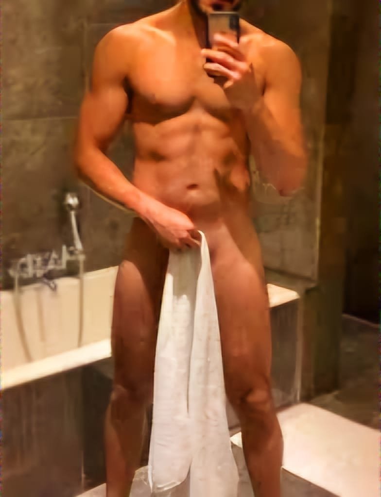 NO ADVANCE DELHI MALE ESCORTS SERVICE FOR COUPLES AND FEMALES FULL PRIVACY